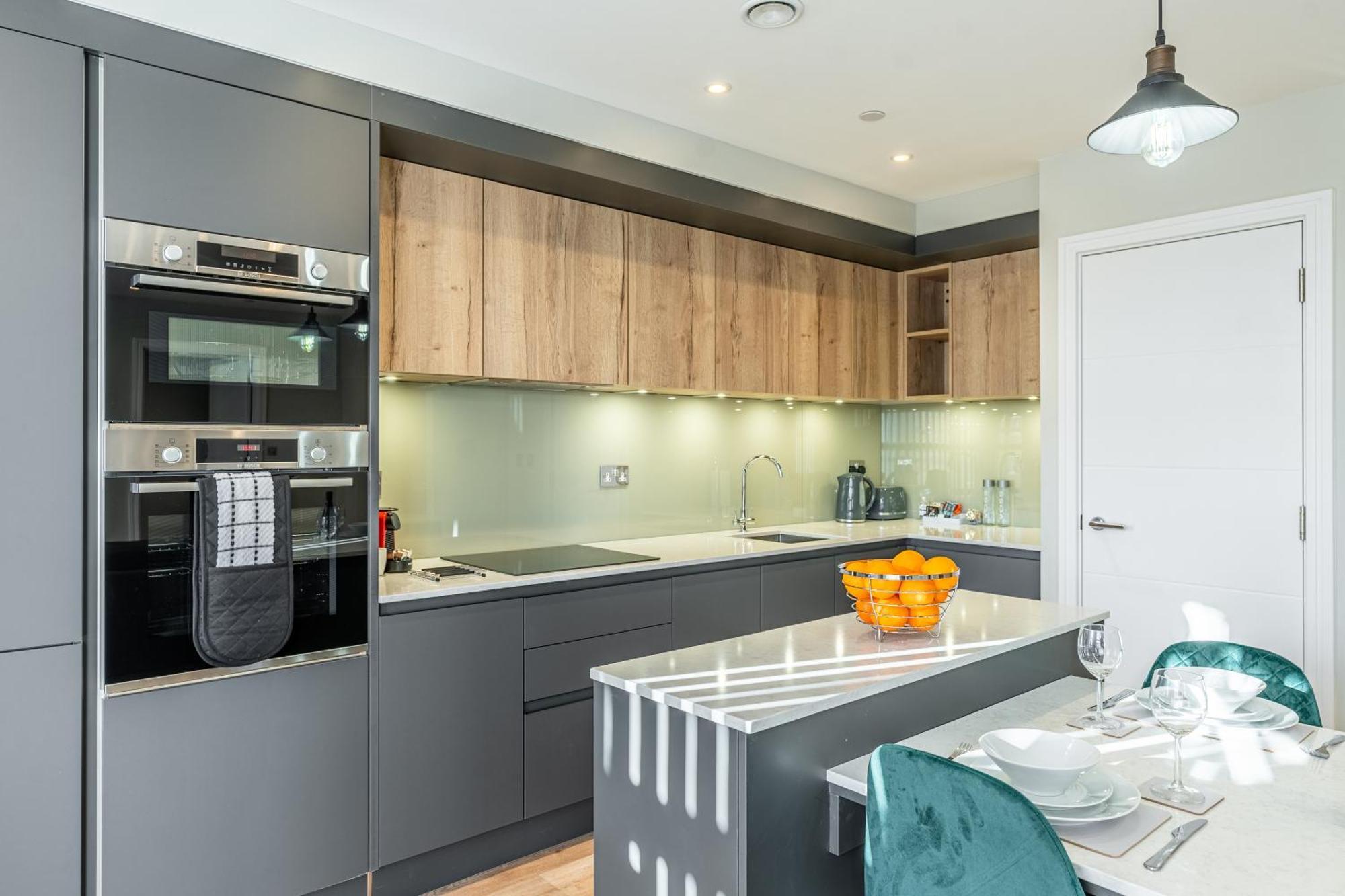 Bond House By Celador Apartments Ридинг Экстерьер фото