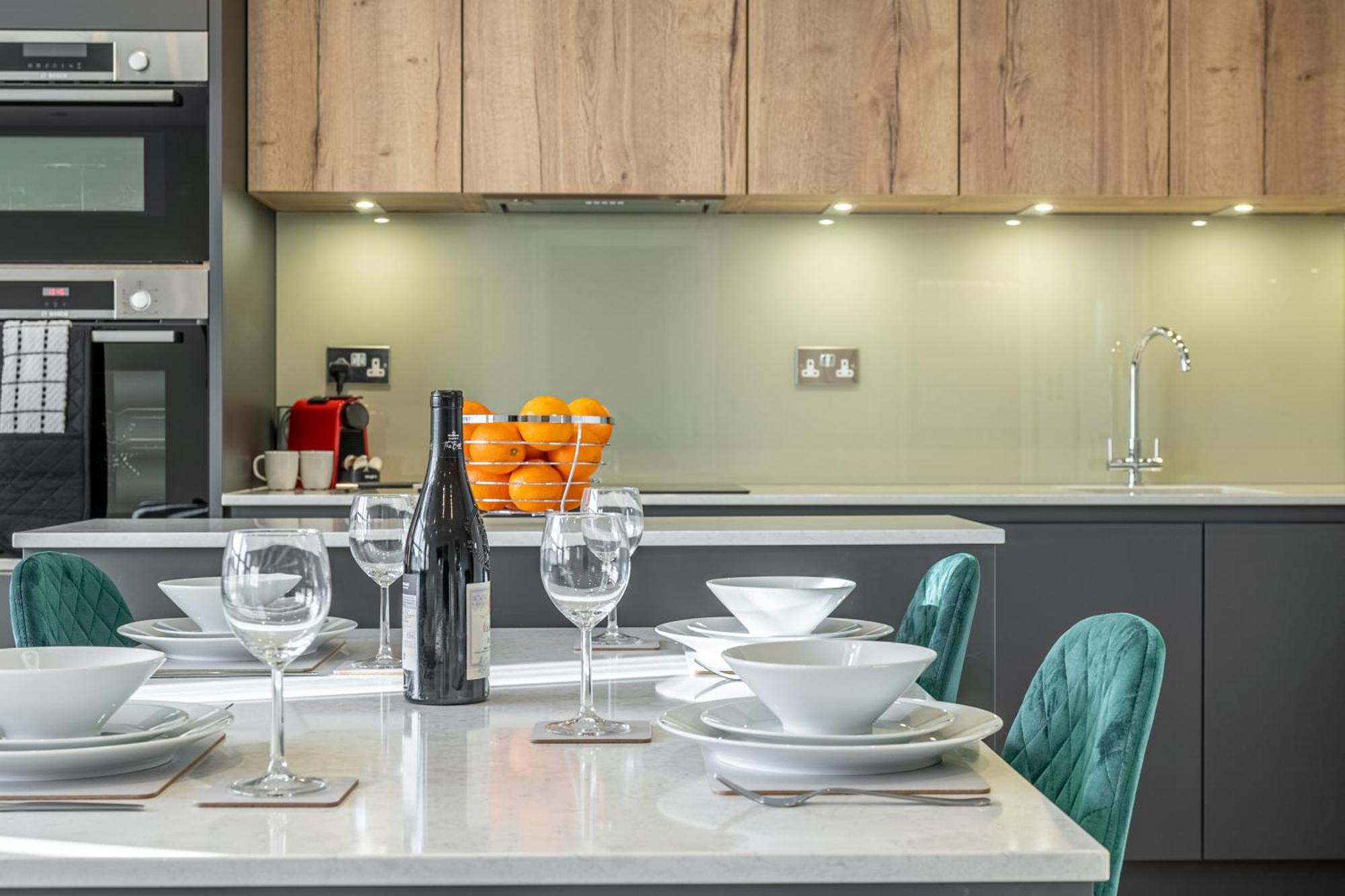 Bond House By Celador Apartments Ридинг Экстерьер фото